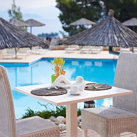 Alia Palace Hotel - Adults Only 16+ Chalkidiki Luaran gambar A poolside table at a hotel