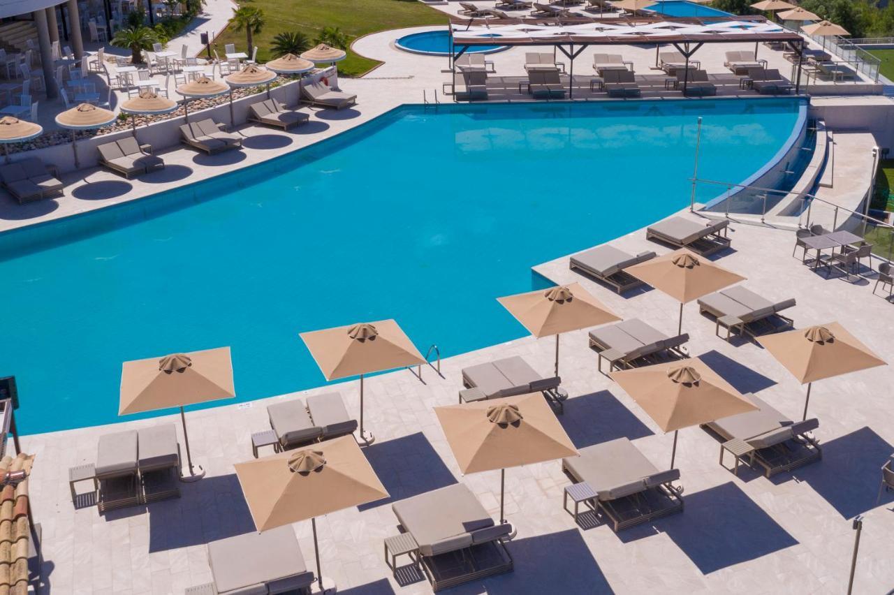 Alia Palace Hotel - Adults Only 16+ Chalkidiki Luaran gambar The pool at the hotel