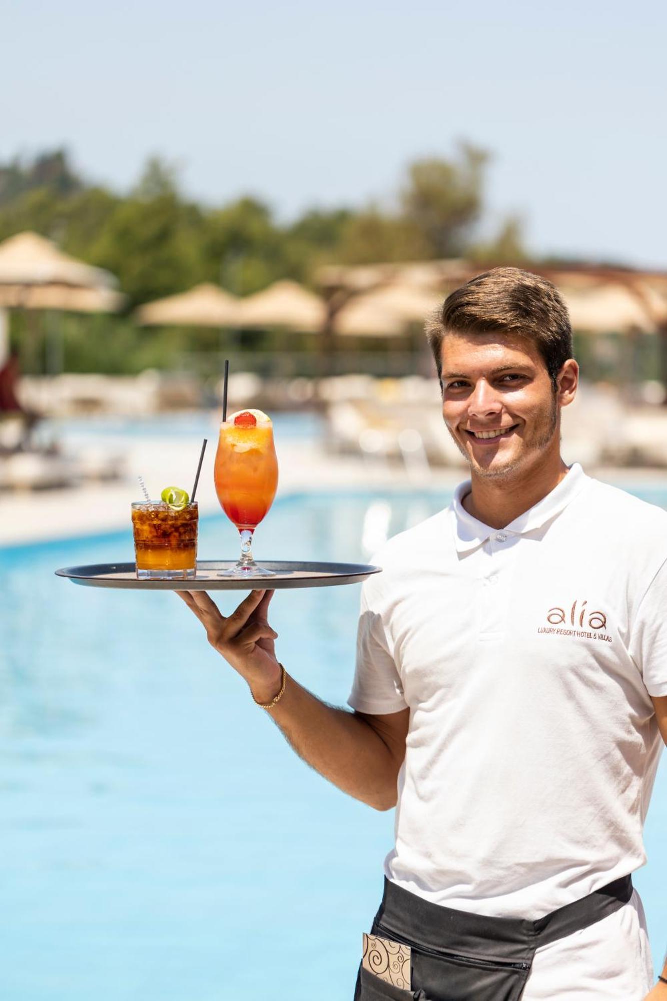 Alia Palace Hotel - Adults Only 16+ Chalkidiki Luaran gambar A waiter serving drinks