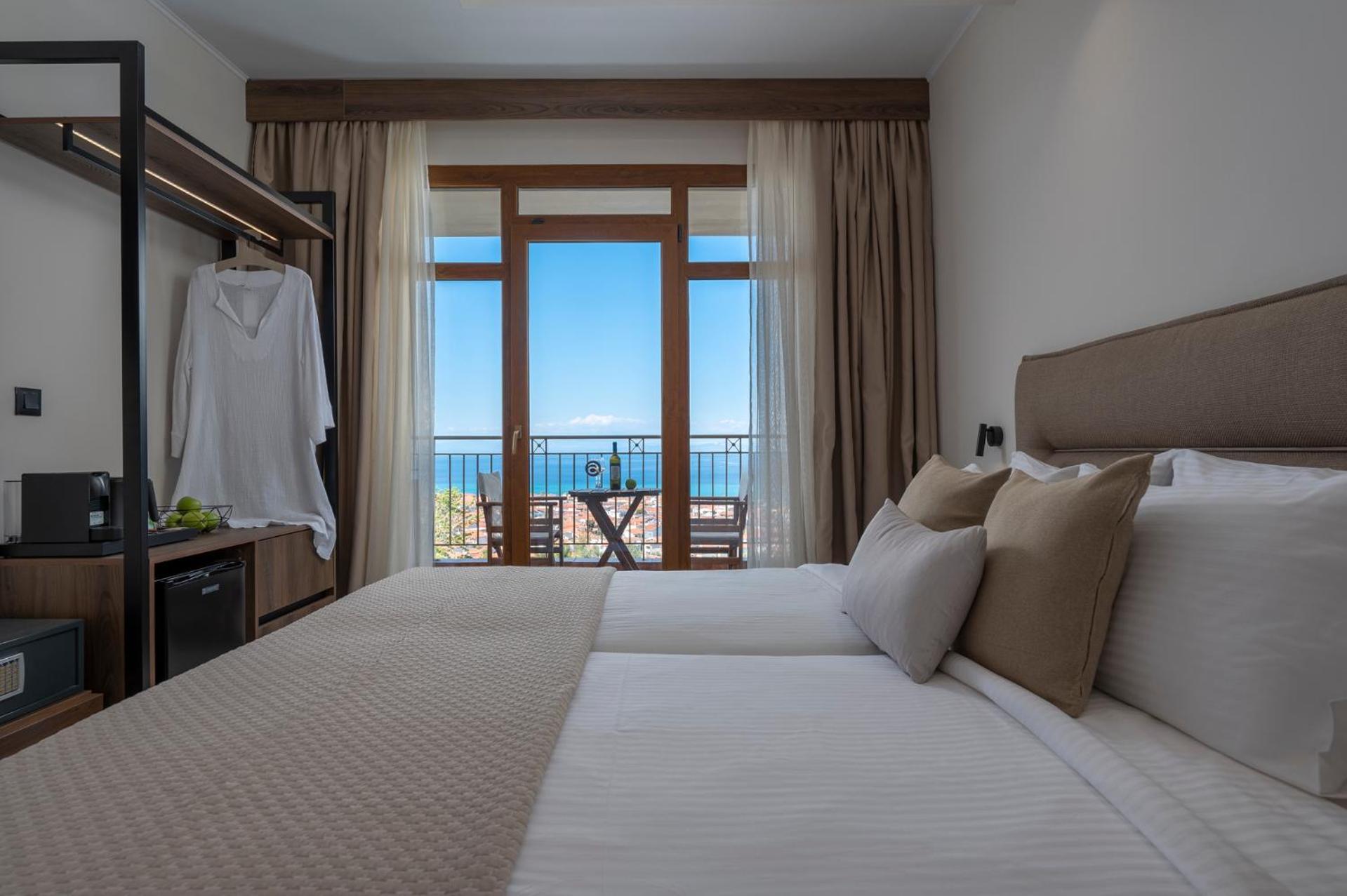 Alia Palace Hotel - Adults Only 16+ Chalkidiki Luaran gambar A room at the hotel