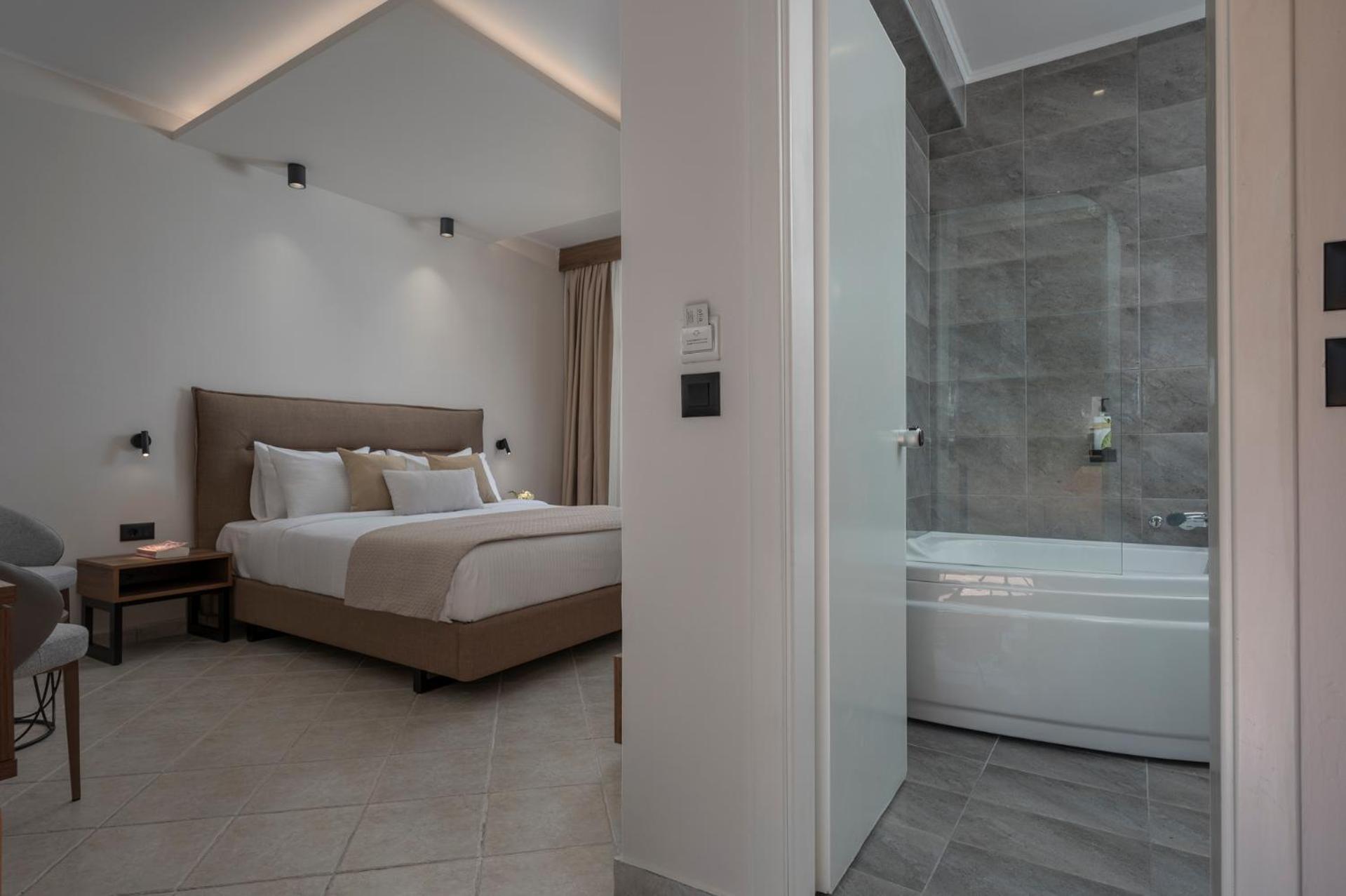 Alia Palace Hotel - Adults Only 16+ Chalkidiki Luaran gambar A room at the hotel