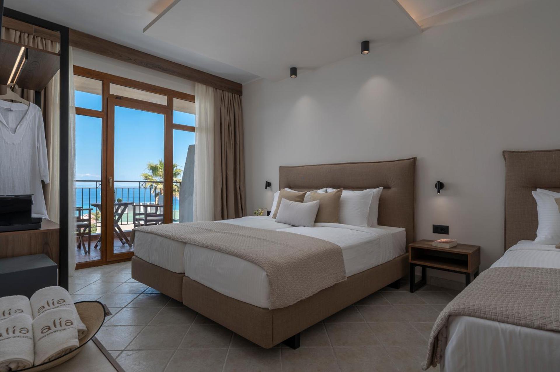 Alia Palace Hotel - Adults Only 16+ Chalkidiki Luaran gambar A bedroom at the hotel