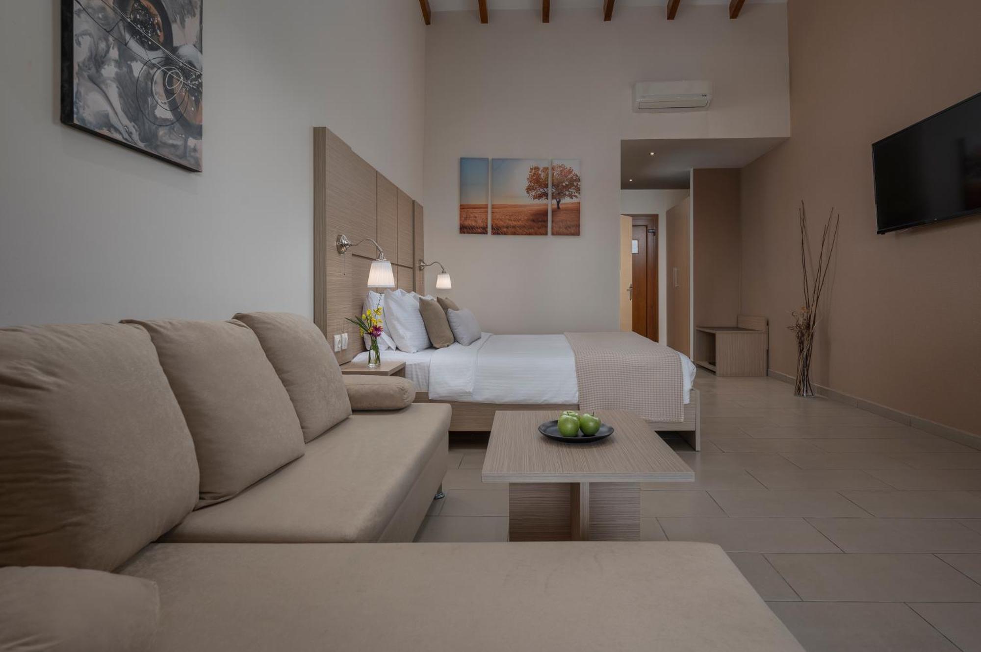 Alia Palace Hotel - Adults Only 16+ Chalkidiki Luaran gambar A room at the hotel