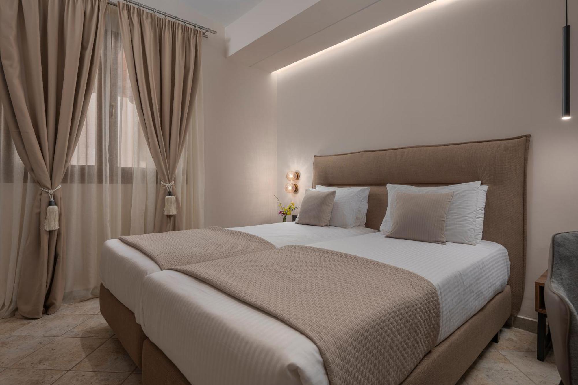 Alia Palace Hotel - Adults Only 16+ Chalkidiki Luaran gambar A bedroom at the hotel
