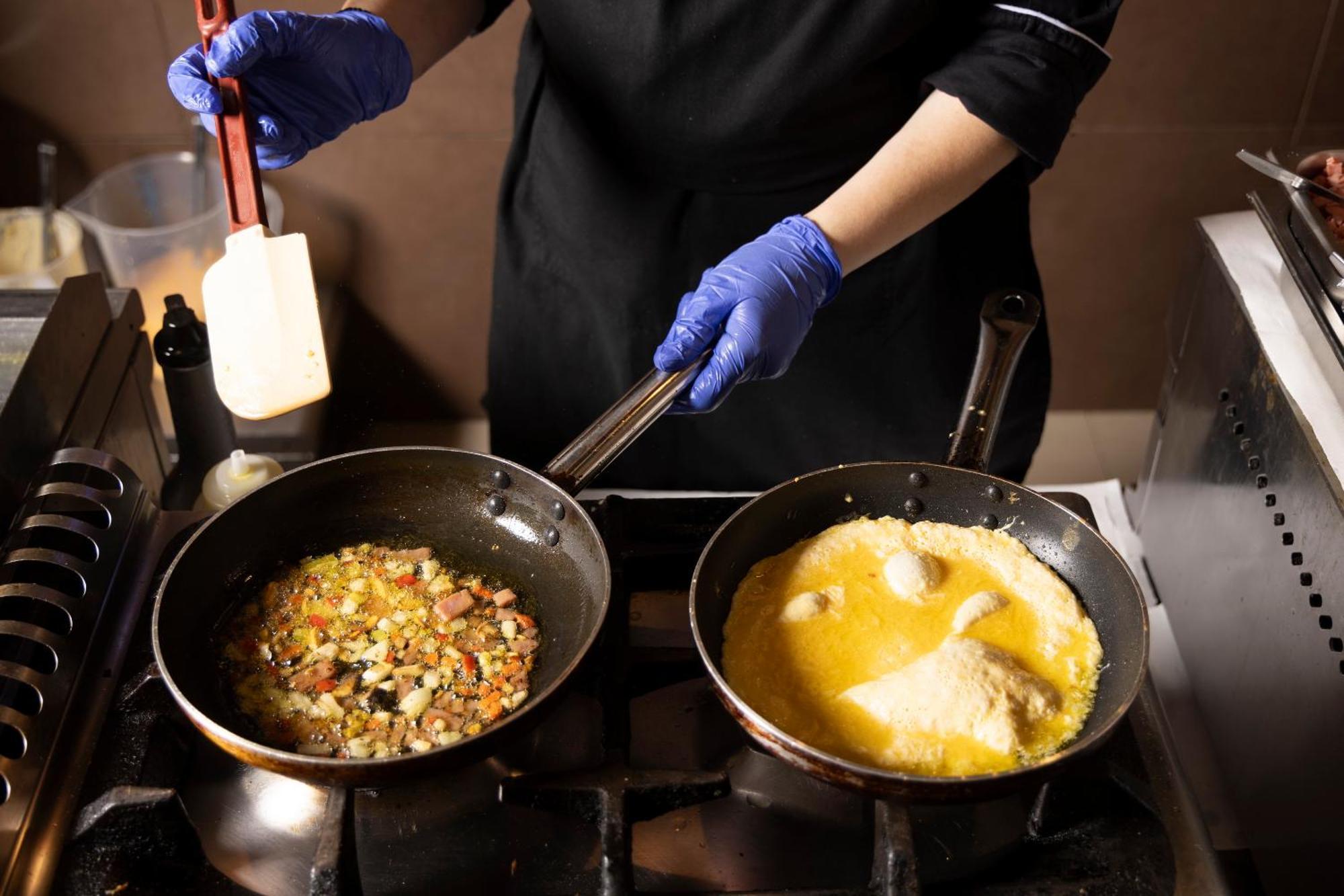 Alia Palace Hotel - Adults Only 16+ Chalkidiki Luaran gambar A chef cooking with a wok