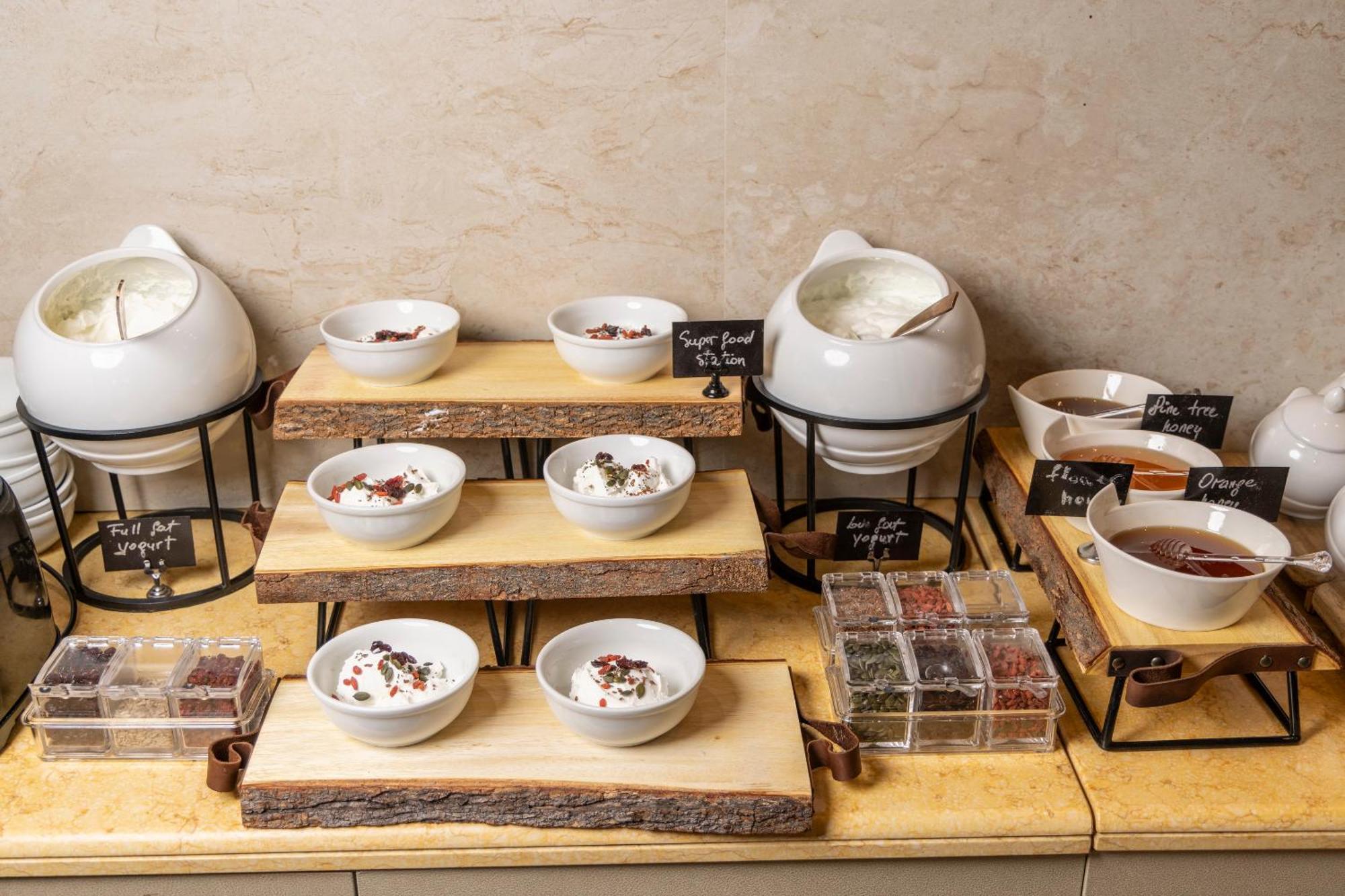 Alia Palace Hotel - Adults Only 16+ Chalkidiki Luaran gambar A selection of teas at a buffet