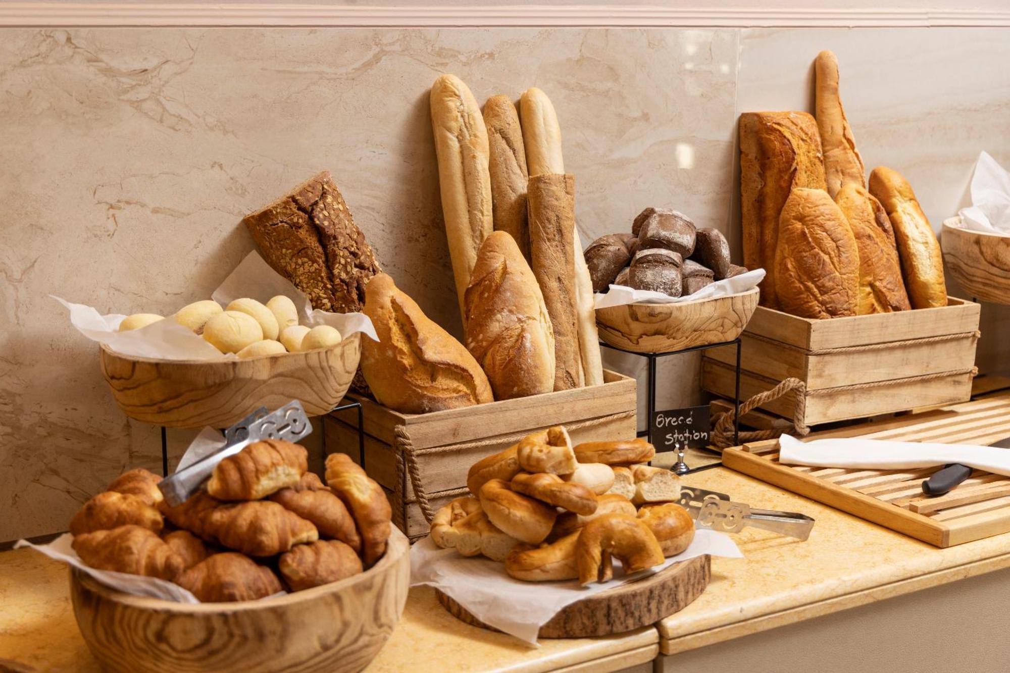Alia Palace Hotel - Adults Only 16+ Chalkidiki Luaran gambar Bread