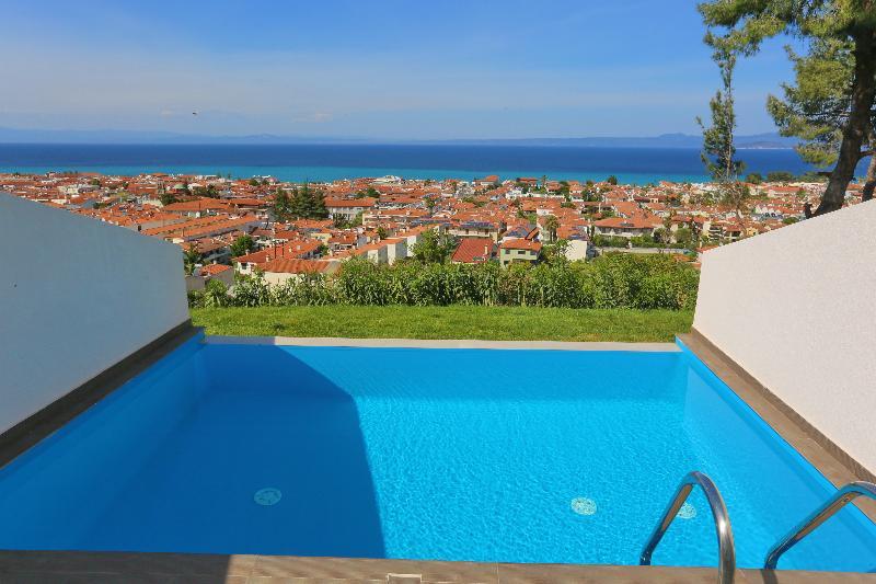 Alia Palace Hotel - Adults Only 16+ Chalkidiki Luaran gambar View of Nea Vrasna